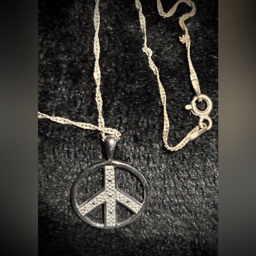 Vintage Sterling Silver Peace Pendant Necklace (Early 2000’s) - Picture 5 of 6